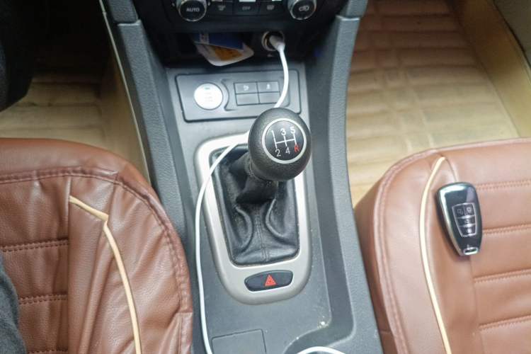 Used BAIC Senova D50 2016 1.5L Manual Elite Edition Gear Lever