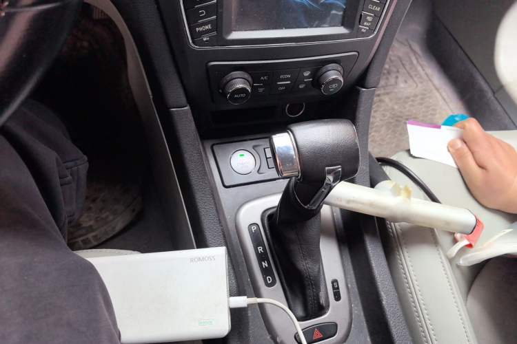 Used BAIC Senova D50 2016 1.5L CVT Elite Edition Gear Lever