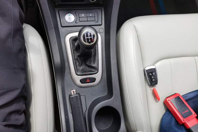 Used BAIC Senova D50 2016 1.5L Manual Elite Edition Gear Lever