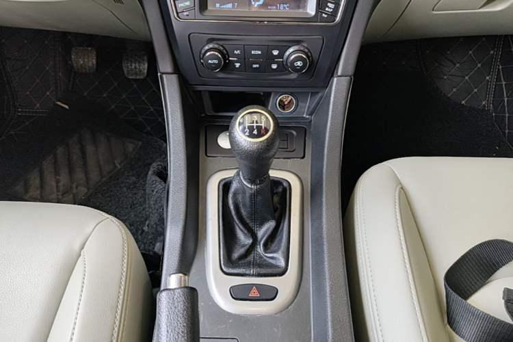 Used BAIC Senova D50 2016 1.5L Manual Elite Edition Gear Lever