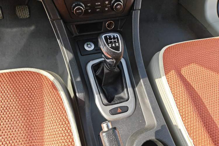 Used BAIC Senova D50 2016 1.5L Manual Elite Edition Gear Lever