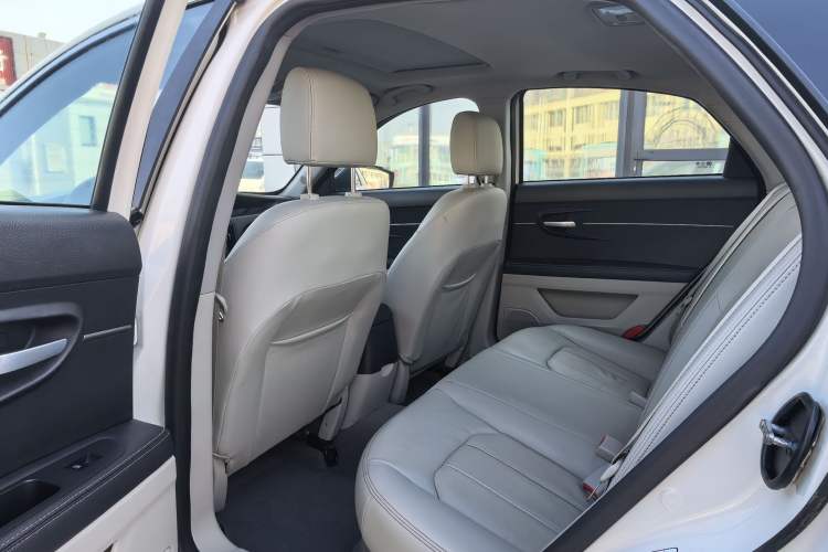 Used BAIC Senova D50 2016 1.5L Manual Elite Edition Interior 3