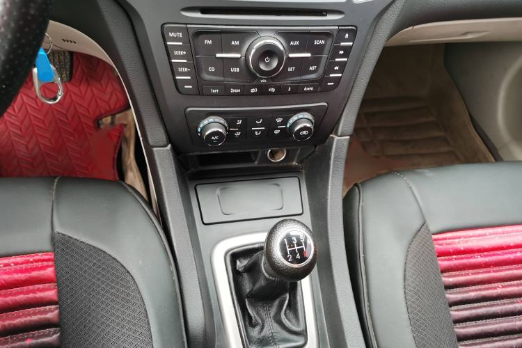 Used BAIC Senova D50 2016 1.5L Manual Standard Edition Interior 4