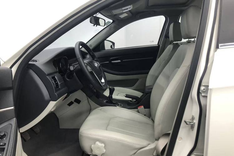 Used BAIC Senova D50 2016 1.5L Manual Elite Edition Interior 5