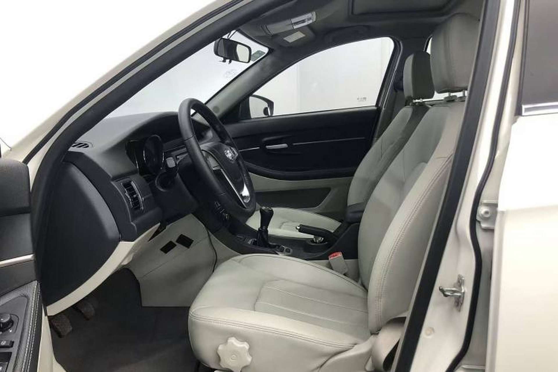Used BAIC Senova D50 2016 1.5L Manual Elite Edition Interior 5