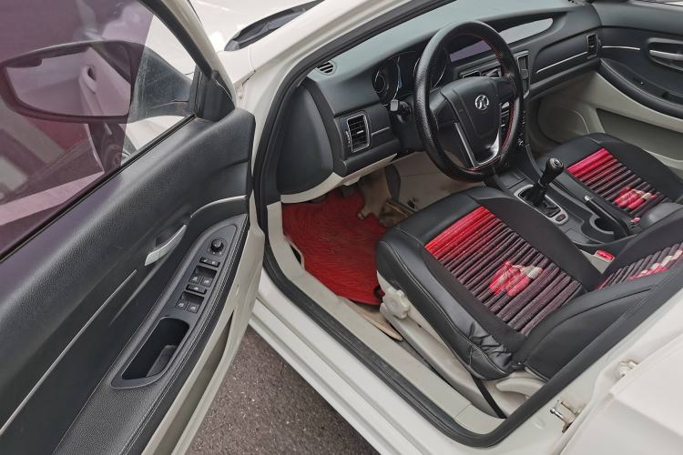 Used BAIC Senova D50 2016 1.5L Manual Standard Edition Interior 5