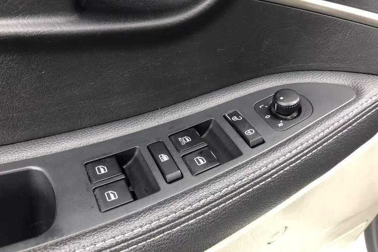 Used BAIC Senova D50 2016 1.5L Manual Elite Edition Interior 7