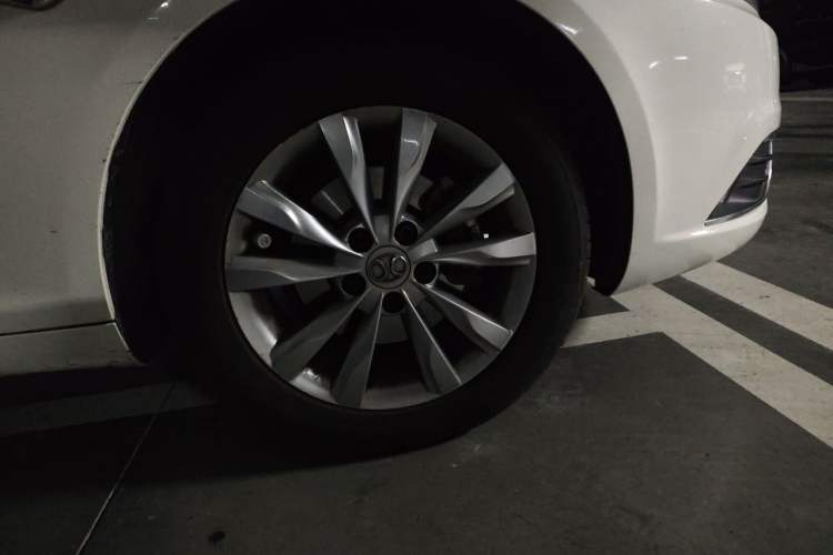 Used BAIC Senova D50 2016 1.5L CVT Elite Edition Right Front Wheel Hub
