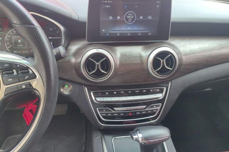 Used BAIC Senova D50 2018 1.5L CVT Prestige Intelligent Drive Edition Audio And AC Panel