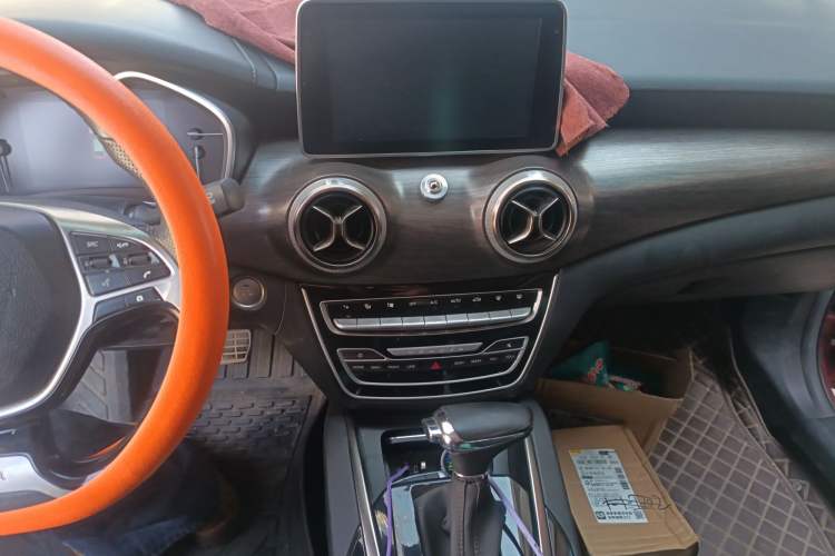 Used BAIC Senova D50 2018 1.5L CVT Prestige Smart Connect Edition Audio And AC Panel
