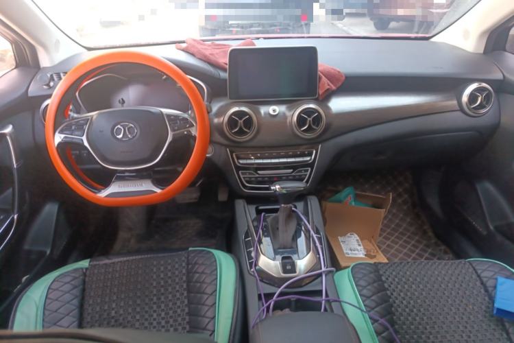Used BAIC Senova D50 2018 1.5L CVT Prestige Smart Connect Edition Center Console