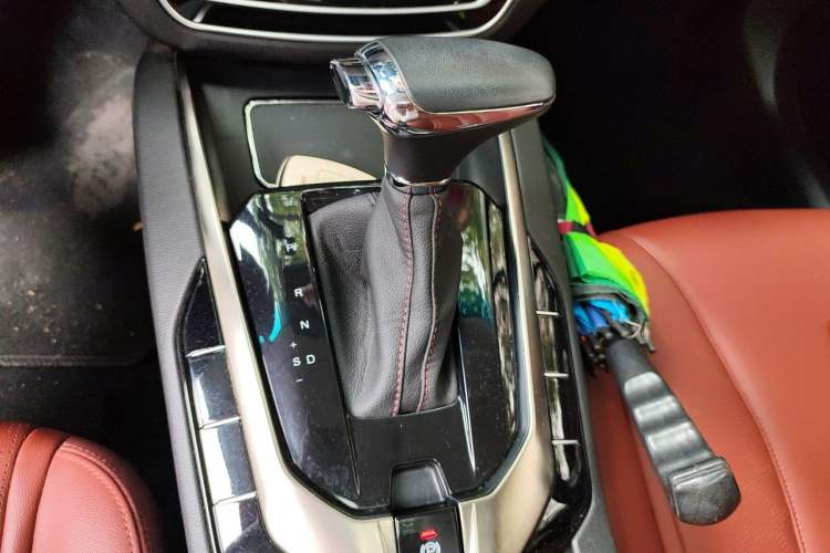 Used BAIC Senova D50 2018 1.5L CVT Prestige Smart Connect Edition Gear Lever