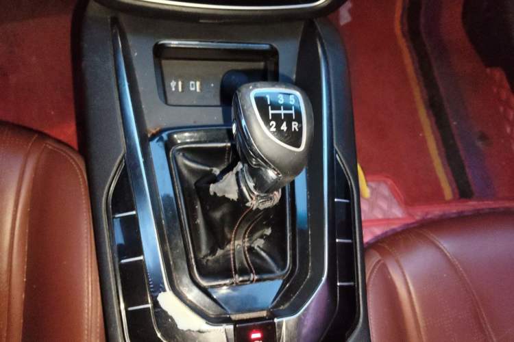 Used BAIC Senova D50 2018 1.5L Manual Prestige Intelligent Drive Edition Gear Lever