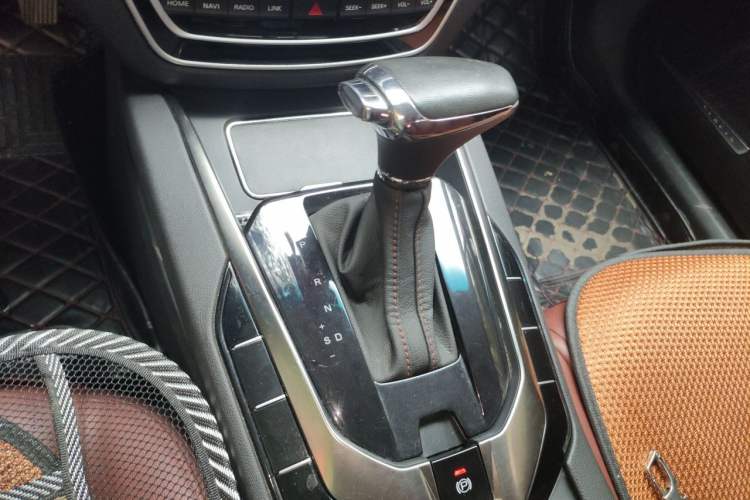 Used BAIC Senova D50 2018 1.5L CVT Prestige Intelligent Drive Edition Gear Lever
