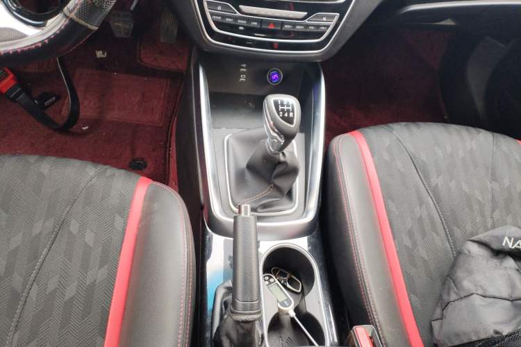 Used BAIC Senova D50 2018 1.5L Manual Luxury Intelligent Driving Version Gear Lever