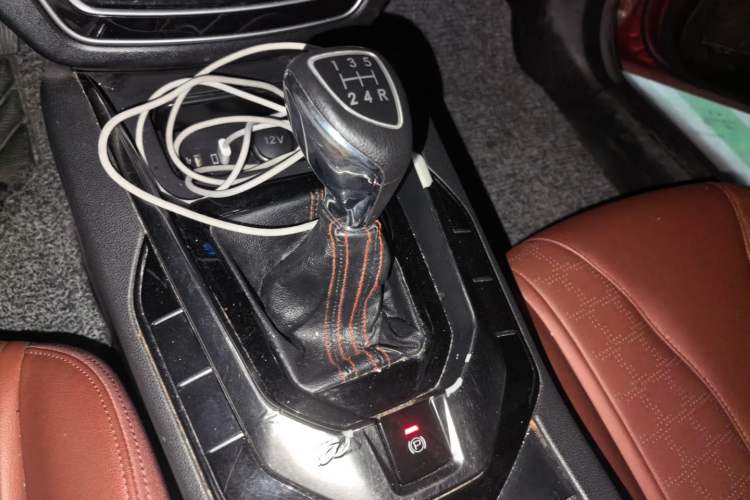 Used BAIC Senova D50 2018 1.5L Manual Prestige Intelligent Drive Edition Gear Lever