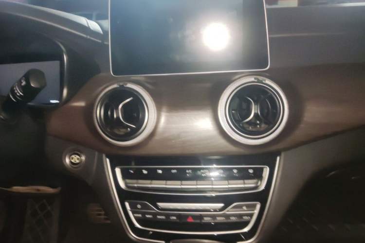 Used BAIC Senova D50 2018 1.5L CVT Prestige Intelligent Drive Edition Audio And AC Panel