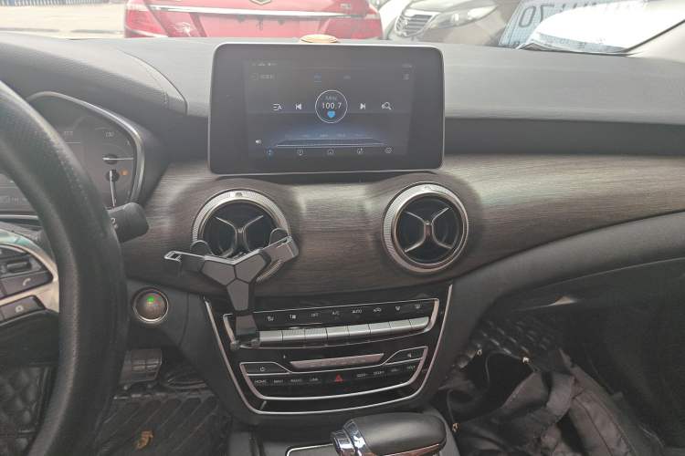 Used BAIC Senova D50 2018 1.5L CVT Prestige Intelligent Drive Edition Audio And AC Panel
