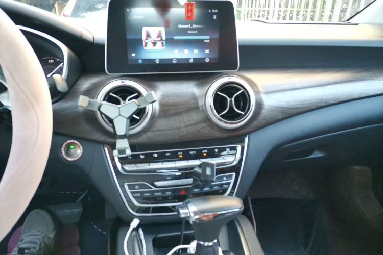 Used BAIC Senova D50 2018 1.5L CVT Prestige Intelligent Drive Edition Audio And AC Panel
