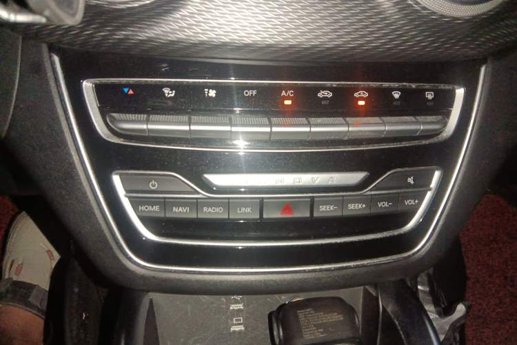 Used BAIC Senova D50 2018 1.5L Manual Luxury Intelligent Driving Version Audio And AC Panel