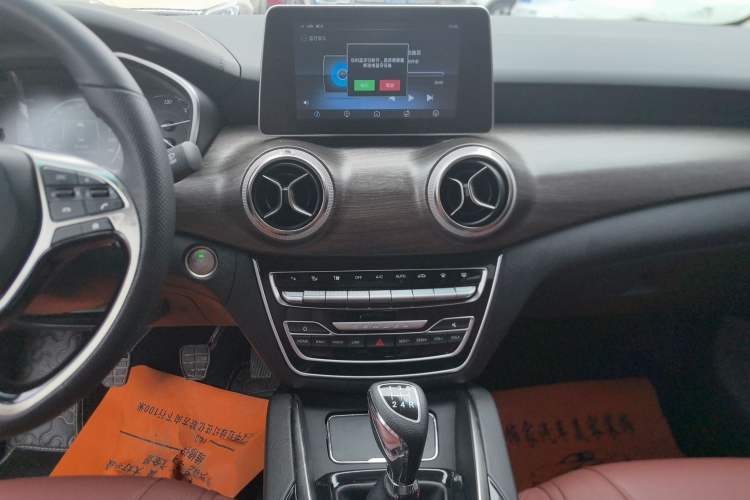 Used BAIC Senova D50 2018 1.5L Manual Prestige Intelligent Drive Edition Audio And AC Panel