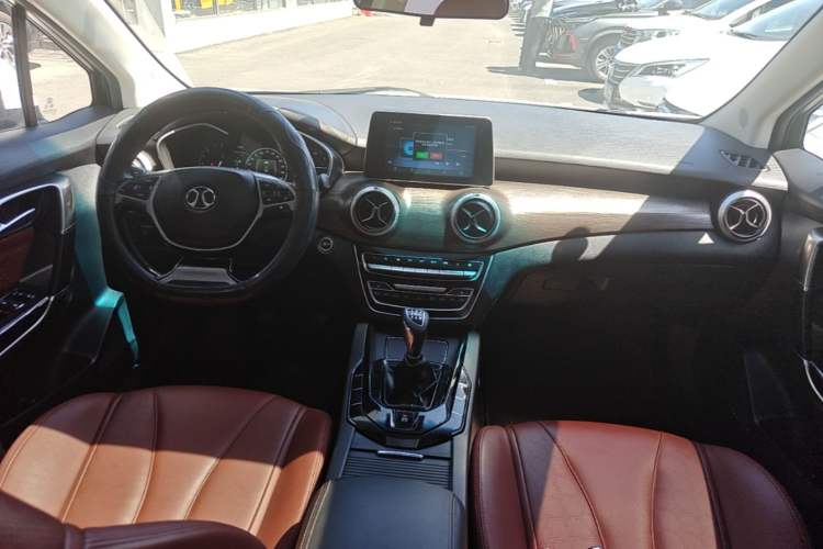 Used BAIC Senova D50 2018 1.5L Manual Prestige Intelligent Drive Edition Center Console