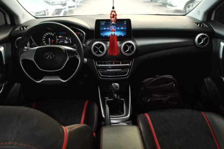 Used BAIC Senova D50 2018 1.5L Manual Luxury Intelligent Driving Version Center Console