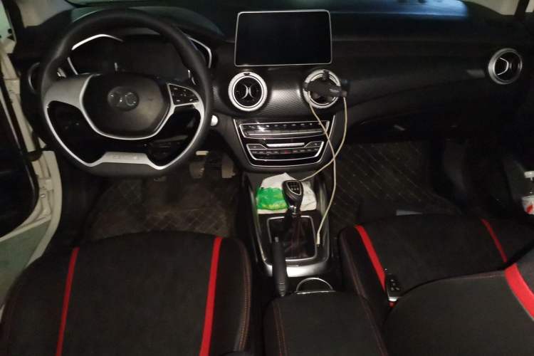 Used BAIC Senova D50 2018 1.5L Manual Luxury Intelligent Driving Version Center Console
