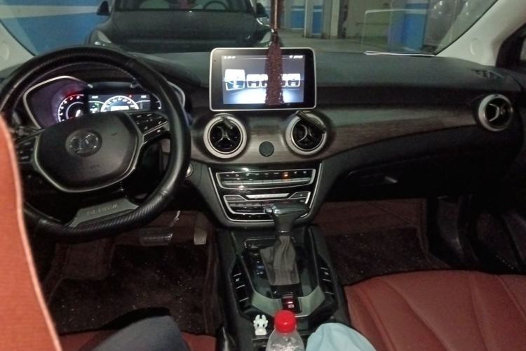 Used BAIC Senova D50 2018 1.5L CVT Prestige Smart Connectivity Edition Center Console