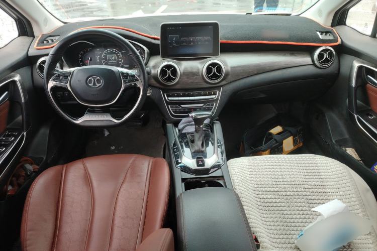 Used BAIC Senova D50 2018 1.5L CVT Prestige Smart Connectivity Edition Center Console