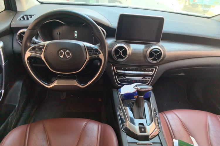 Used BAIC Senova D50 2018 1.5L CVT Prestige Smart Connectivity Edition Center Console