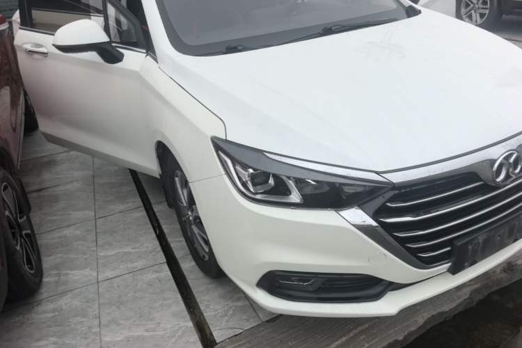 Used BAIC Senova D50 2018 1.5L CVT Luxury Intelligent Drive Edition Front Right 45 Deg