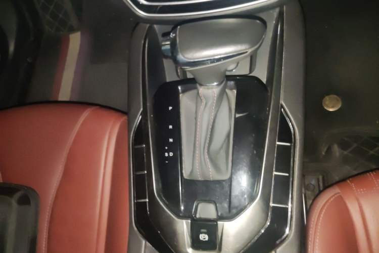 Used BAIC Senova D50 2018 1.5L CVT Prestige Intelligent Drive Edition Gear Lever