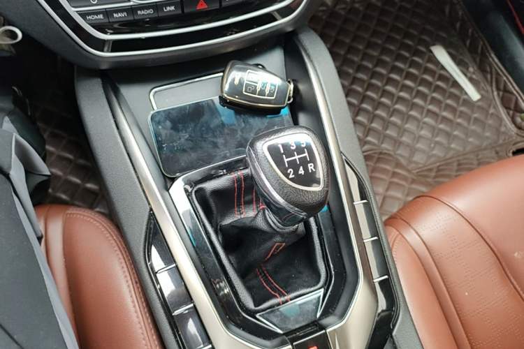 Used BAIC Senova D50 2018 1.5L Manual Prestige Intelligent Drive Edition Gear Lever