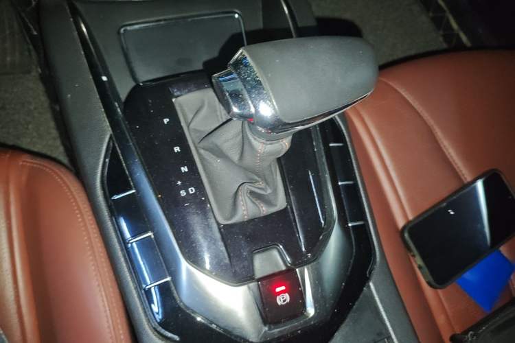 Used BAIC Senova D50 2018 1.5L CVT Prestige Intelligent Drive Edition Gear Lever