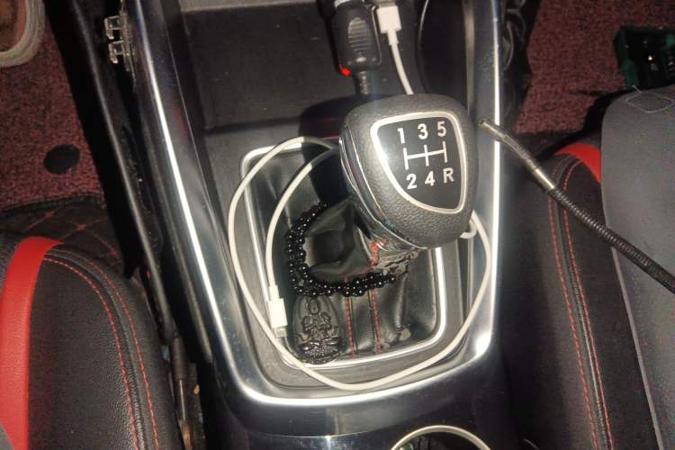 Used BAIC Senova D50 2018 1.5L Manual Luxury Intelligent Driving Version Gear Lever