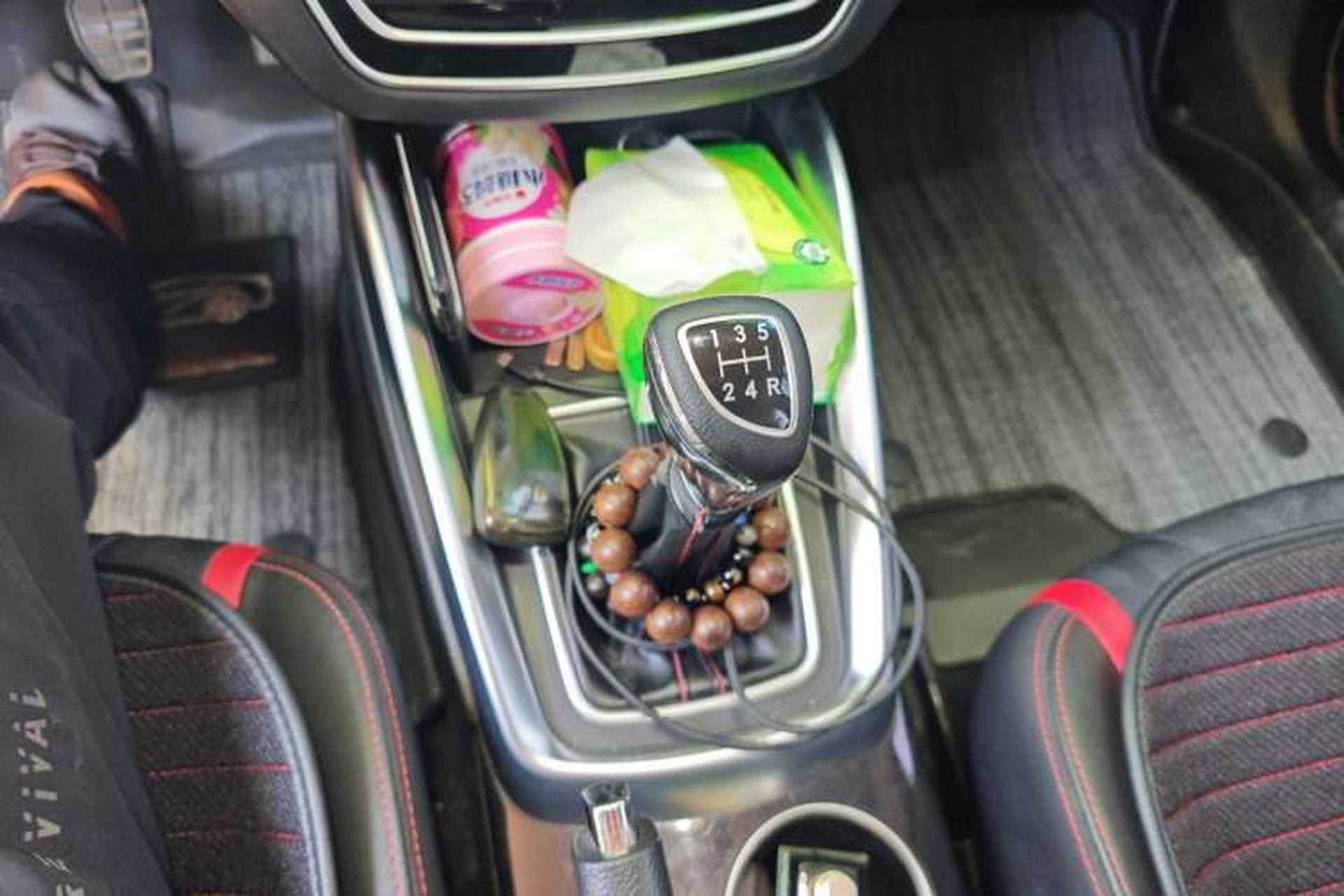 Used BAIC Senova D50 2018 1.5L Manual Luxury Intelligent Driving Version Gear Lever