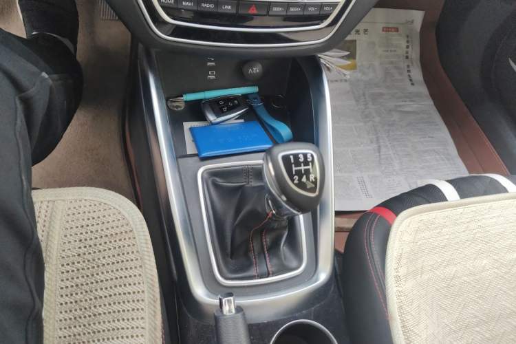 Used BAIC Senova D50 2018 1.5L Manual Luxury Intelligent Driving Version Gear Lever