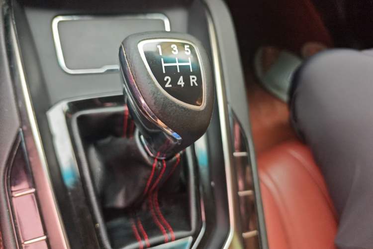 Used BAIC Senova D50 2018 1.5L Manual Prestige Intelligent Drive Edition Gear Lever