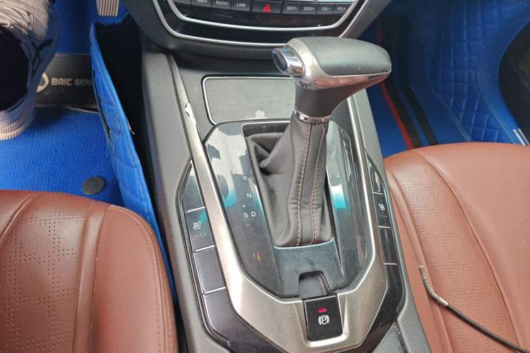 Used BAIC Senova D50 2018 1.5L CVT Prestige Smart Connectivity Edition Gear Lever
