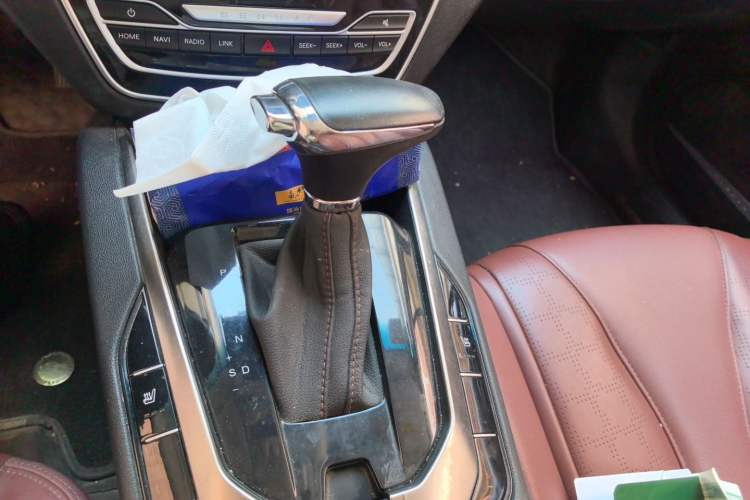 Used BAIC Senova D50 2018 1.5L CVT Prestige Smart Connectivity Edition Gear Lever