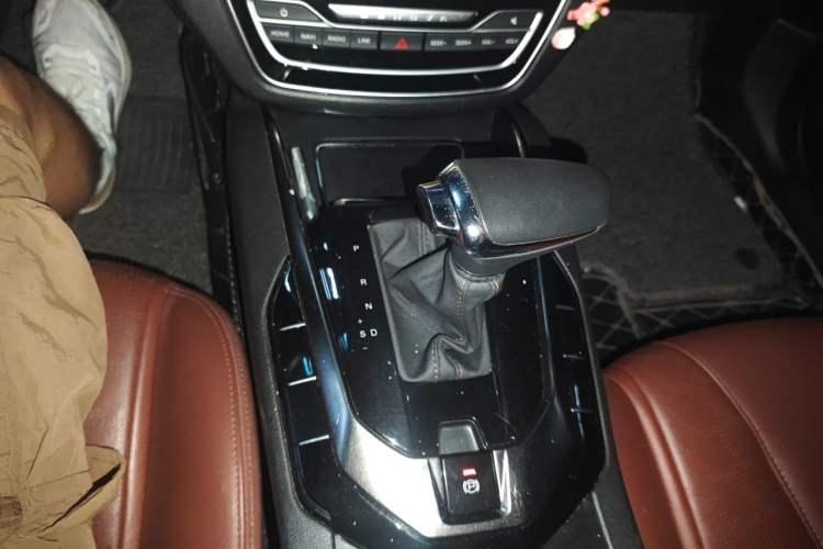 Used BAIC Senova D50 2018 1.5L CVT Prestige Intelligent Drive Edition Gear Lever