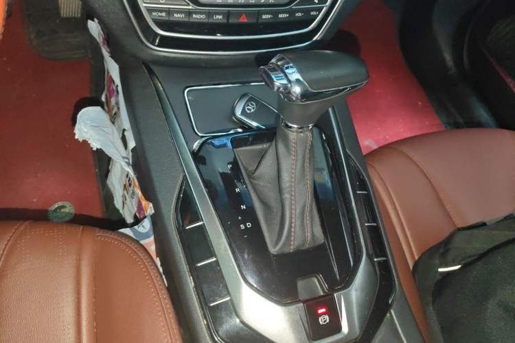 Used BAIC Senova D50 2018 1.5L CVT Prestige Intelligent Drive Edition Gear Lever
