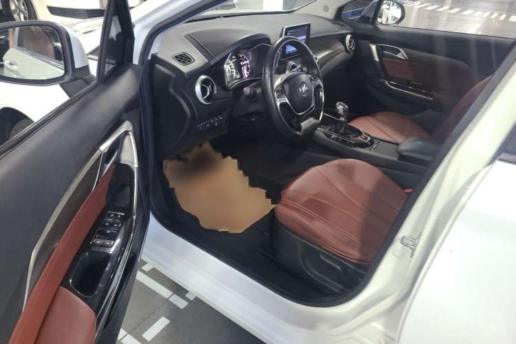 Used BAIC Senova D50 2018 1.5L Manual Prestige Intelligent Drive Edition Interior 2