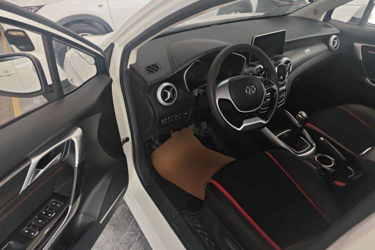 Used BAIC Senova D50 2018 1.5L Manual Luxury Intelligent Driving Version Interior 2