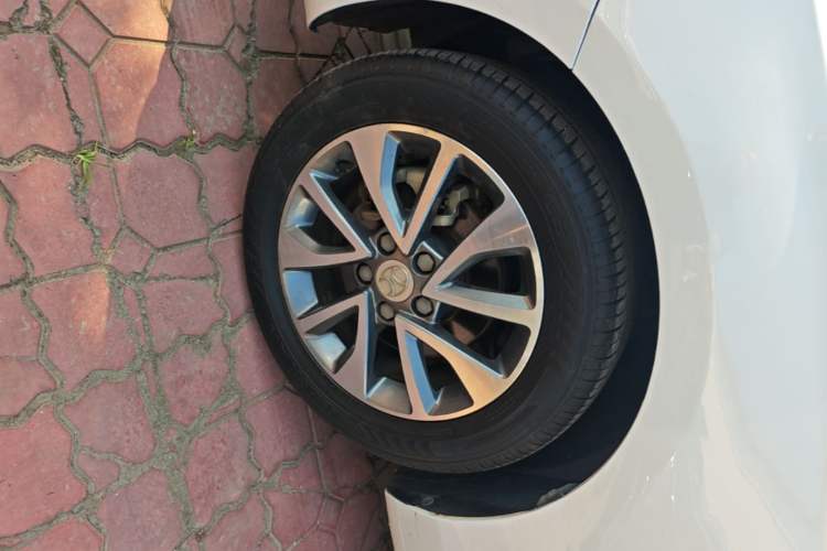 Used BAIC Senova D50 2018 1.5L Manual Prestige Intelligent Drive Edition Left Front Wheel Hub