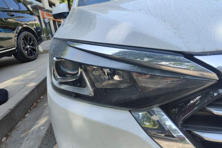Used BAIC Senova D50 2018 1.5L CVT Prestige Intelligent Drive Edition Right Front Headlight