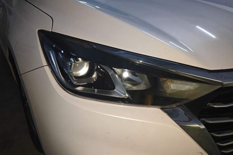 Used BAIC Senova D50 2018 1.5L CVT Prestige Intelligent Drive Edition Right Front Headlight