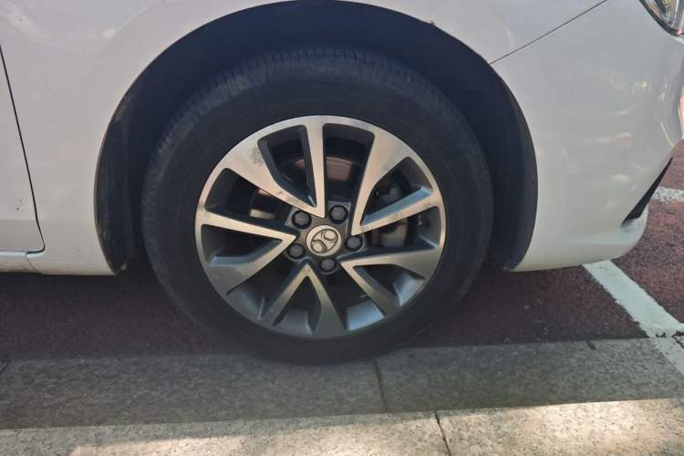 Used BAIC Senova D50 2018 1.5L Manual Luxury Intelligent Driving Version Right Front Wheel Hub