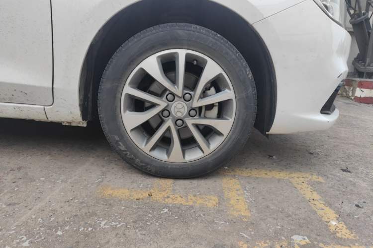 Used BAIC Senova D50 2018 1.5L Manual Luxury Intelligent Driving Version Right Front Wheel Hub
